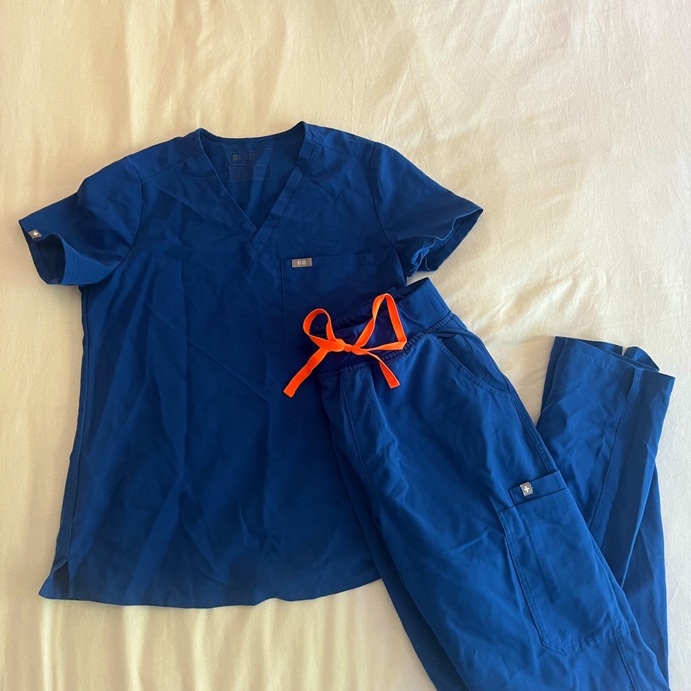 FIGS Winning blue Catarina one pocket top and Winning blue Evans- tall skinny